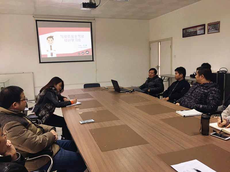 柳爱科技开展驾驶员交通安全知识培训会